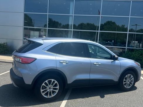 Used 2022 Ford Escape SE w/ Cold Weather Package AWD/4WD image 3