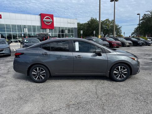 Certified 2021 Nissan Versa SV FWD image 8
