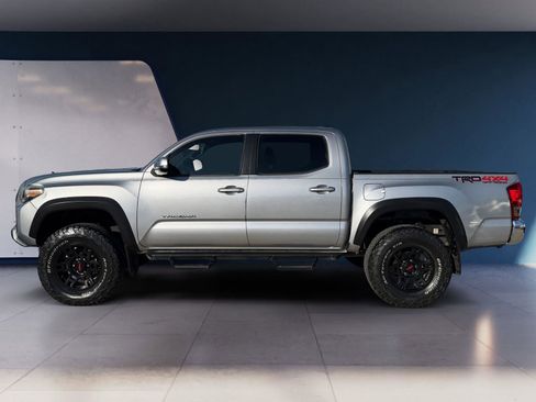 Used 2017 Toyota Tacoma TRD Off-Road w/ Tow Package (A/T) AWD/4WD image 2