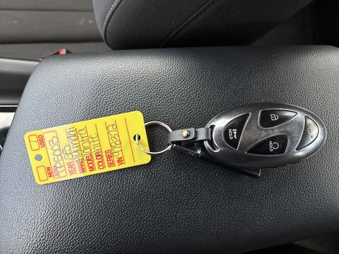 Used 2025 Hyundai Elantra SEL FWD image 31