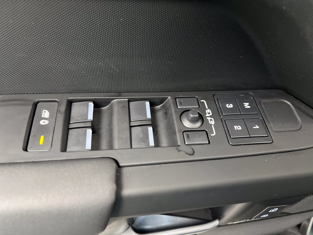 Used 2025 Land Rover Defender 110 S AWD/4WD image 15