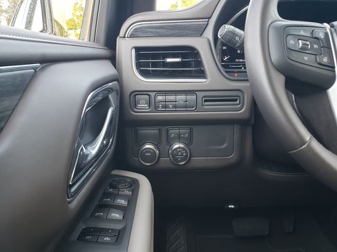 Used 2023 GMC Yukon SLT w/ SLT Premium Package RWD image 16