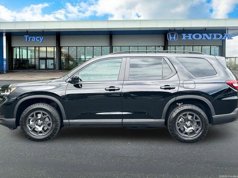 New 2025 Honda Pilot TrailSport image 7