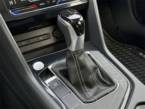 Used 2025 Volkswagen Taos SE image 20