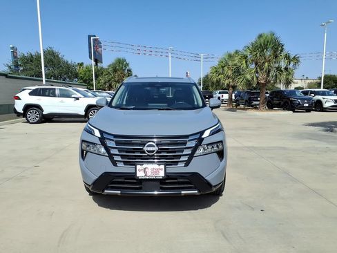 Used 2024 Nissan Rogue Platinum FWD image 8