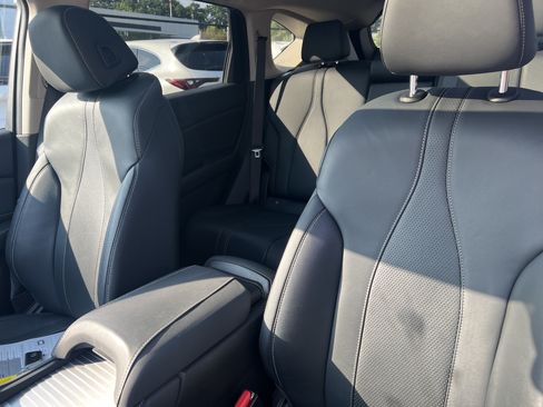 Certified 2023 Acura RDX FWD w/ Technology Package image 9
