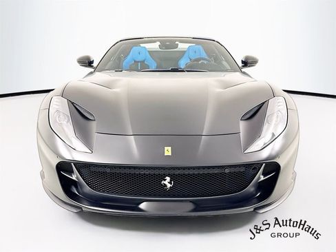 Used 2022 Ferrari 812 GTS image 4