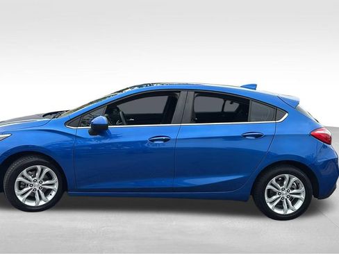 Used 2019 Chevrolet Cruze LT w/ Sun And Sound Package FWD image 4