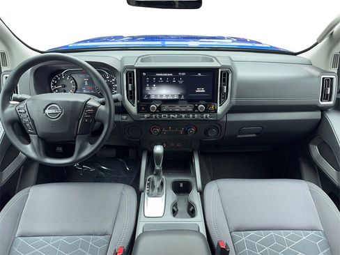 Used 2025 Nissan Frontier SV image 18