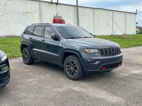 Used 2017 Jeep Grand Cherokee Trailhawk AWD/4WD image 2