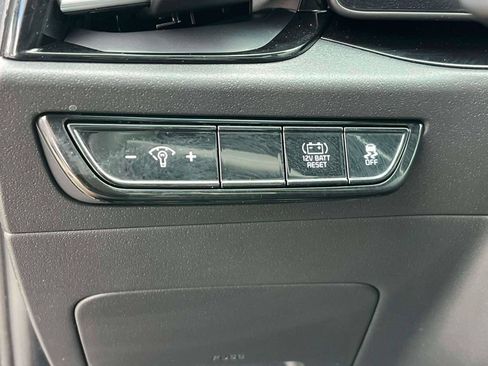Certified 2025 Kia Niro EX FWD image 18