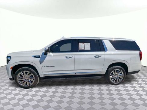 Used 2021 GMC Yukon XL SLT w/ SLT Premium Package image 6