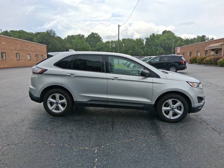 Used 2018 Ford Edge SE FWD image 4