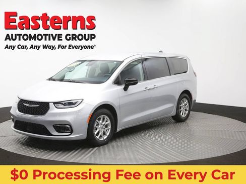 Used 2024 Chrysler Pacifica Touring-L FWD image 56