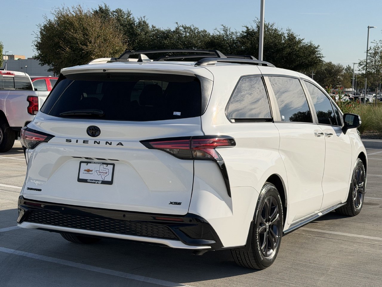 Used 2025 Toyota Sienna XSE w/ XSE Premium Package AWD/4WD image 4