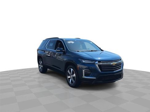 Certified 2023 Chevrolet Traverse LT w/ LT Premium Package AWD/4WD image 2