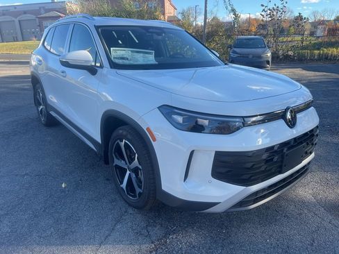 New 2026 Volkswagen Tiguan SE AWD/4WD image 3