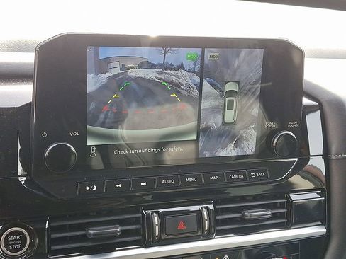 Used 2022 Nissan Pathfinder SL image 16