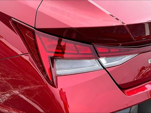 Used 2025 Hyundai Elantra SEL FWD image 28