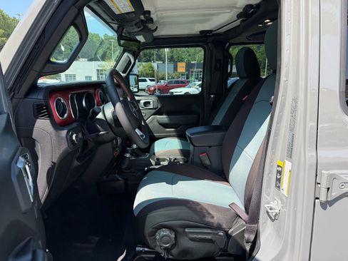 Used 2023 Jeep Wrangler Unlimited Rubicon w/ Xtreme 35 Tire Package AWD/4WD image 12