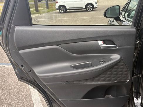 Used 2020 Hyundai Santa Fe SE image 12