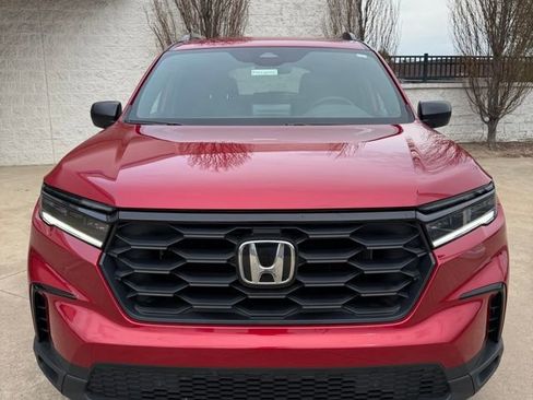 Certified 2025 Honda Pilot Sport image 8