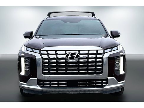 Used 2024 Hyundai Palisade Calligraphy image 2