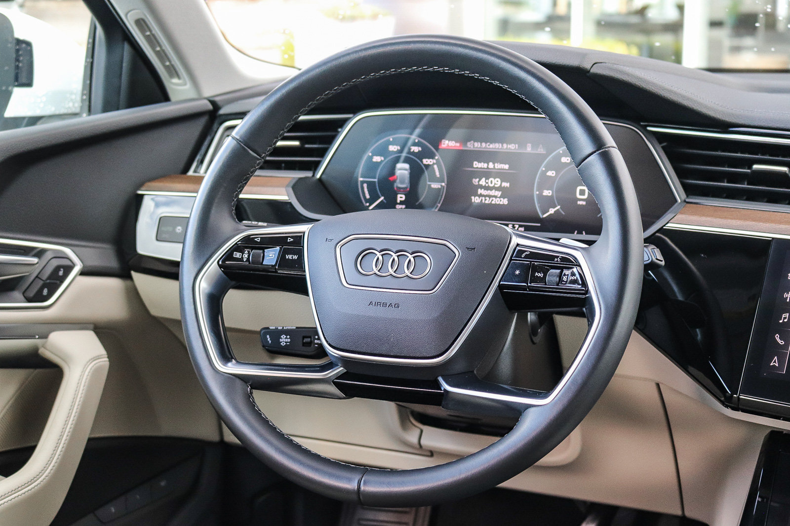 Used 2024 Audi Q8 e-tron Premium Plus AWD/4WD image 17