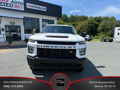 Used 2020 Chevrolet Silverado 2500 Custom w/ Custom Value Package RWD image 2