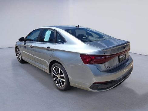 Used 2025 Volkswagen Jetta SE FWD image 3
