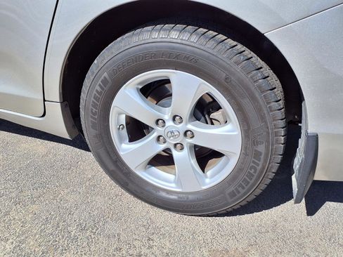 Used 2017 Toyota Sienna L image 19