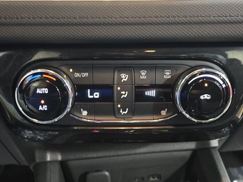 Used 2024 Chevrolet TrailBlazer LT w/ Convenience Package AWD/4WD image 23