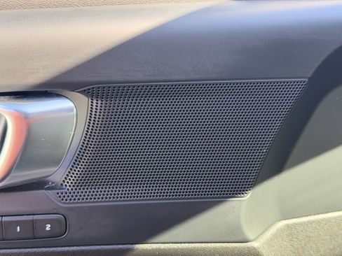 Certified 2023 Volvo XC40 B4 Core w/ Climate Package image 18