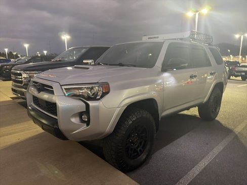 Used 2021 Toyota 4Runner Venture w/ Moonroof Package image 2