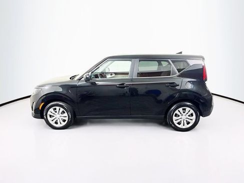 Used 2023 Kia Soul LX FWD image 4