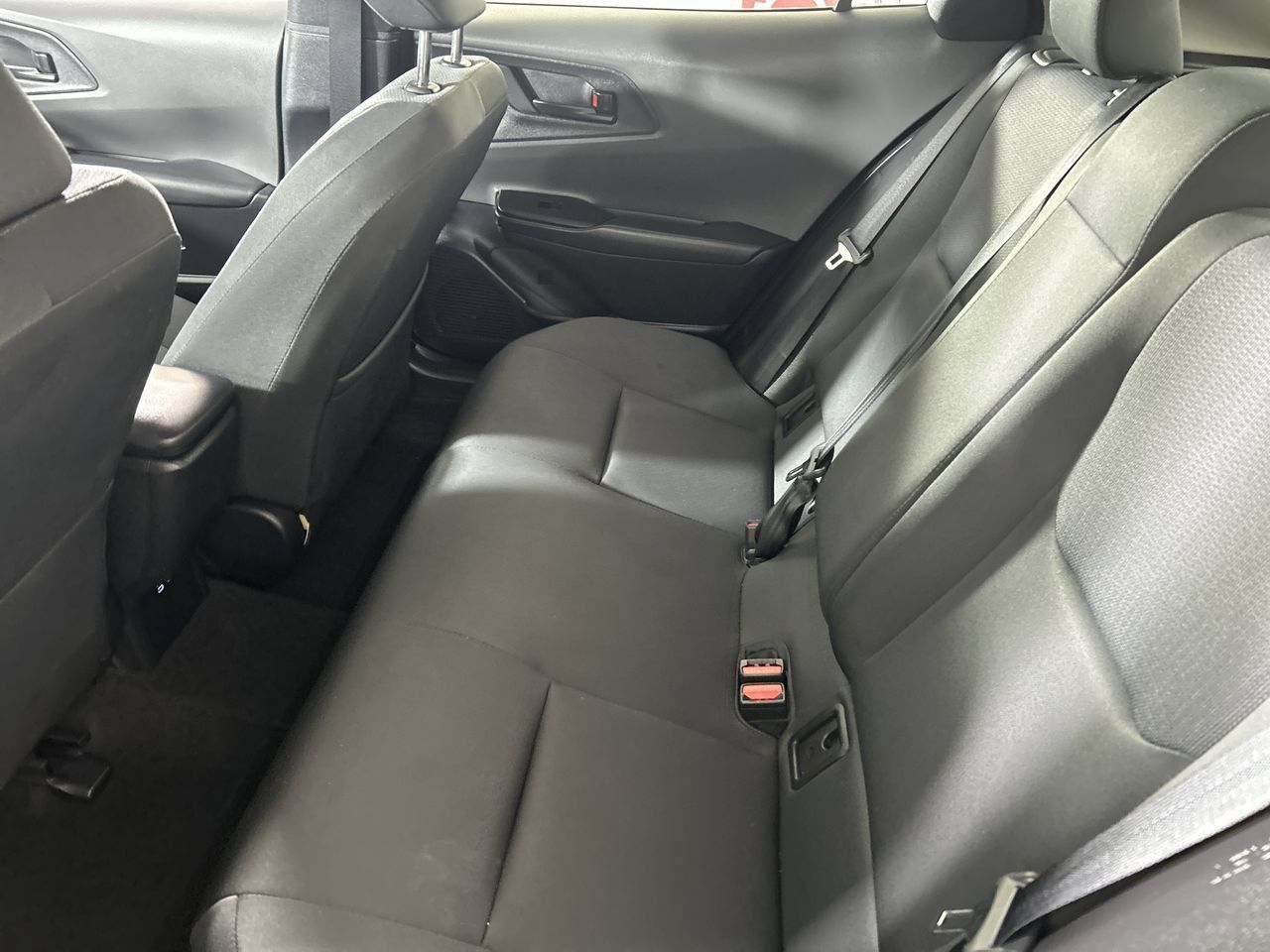 Used 2025 Toyota Prius LE FWD image 24