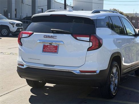 Used 2024 GMC Terrain SLT image 7