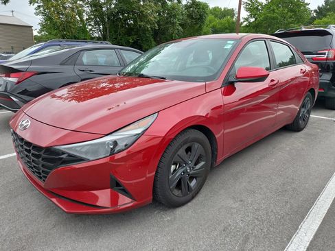 Certified 2022 Hyundai Elantra SEL w/ Preferred Accessory Package FWD image 8