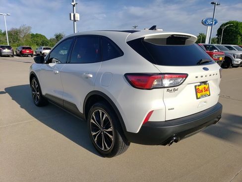 Certified 2022 Ford Escape SE w/ SE Sport Appearance Package image 5