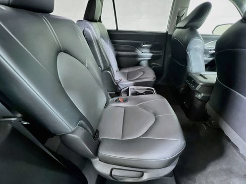 Certified 2025 Toyota Grand Highlander AWD image 22