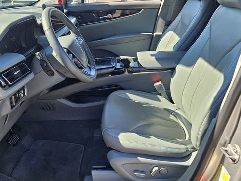 Used 2022 Lincoln Nautilus Reserve w/ Luxury Package image 4