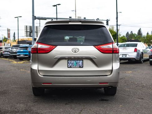 Used 2017 Toyota Sienna LE FWD image 9