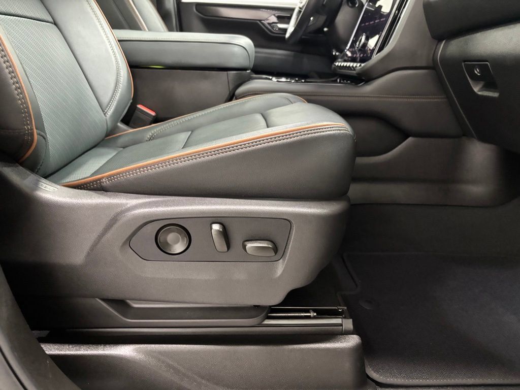 Used 2026 GMC Yukon XL AT4 w/ AT4 Premium Package AWD/4WD image 58