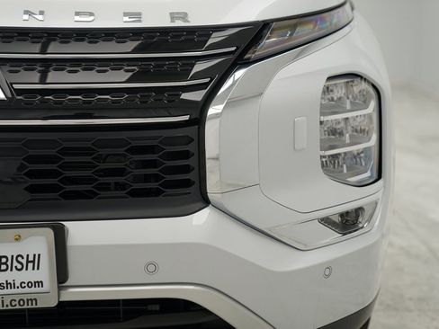 Used 2024 Mitsubishi Outlander SE image 11