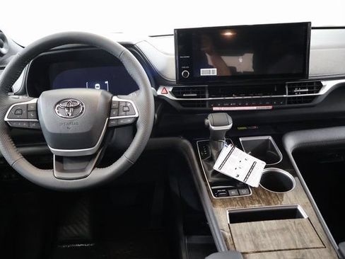 New 2026 Toyota Sienna Platinum AWD/4WD image 17