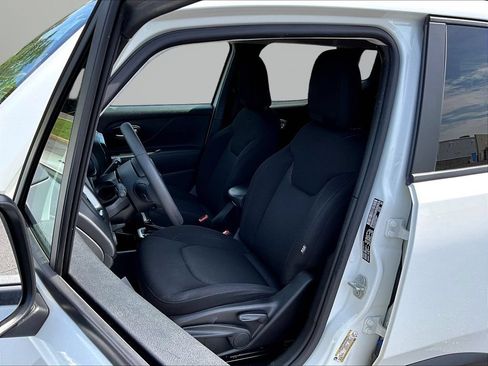 Used 2023 Jeep Renegade Latitude AWD/4WD image 19