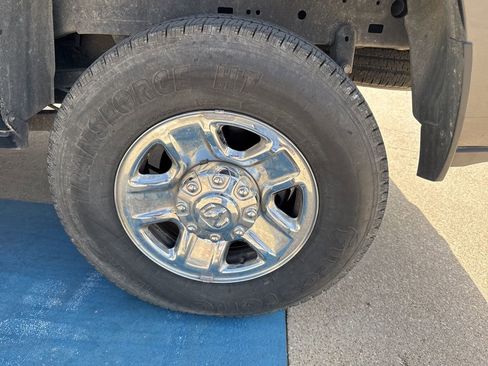 Used 2024 RAM 2500 Tradesman w/ Chrome Appearance Group image 4