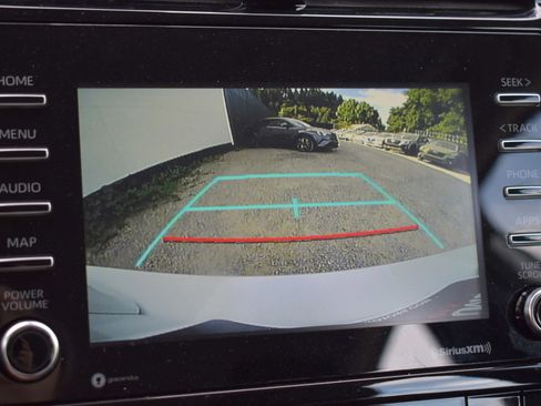 Used 2021 Toyota Prius LE AWD/4WD image 19