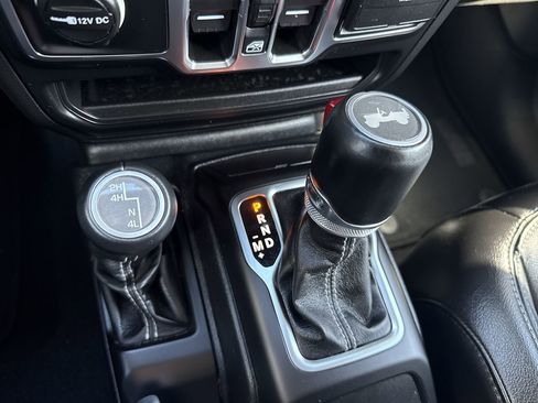 Used 2021 Jeep Wrangler Unlimited Sahara w/ Uconnect 4C Nav & Sound Group image 15