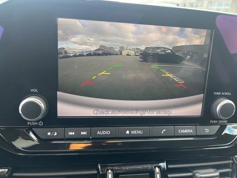 Used 2023 Nissan Pathfinder SV w/ SV Premium Package image 19